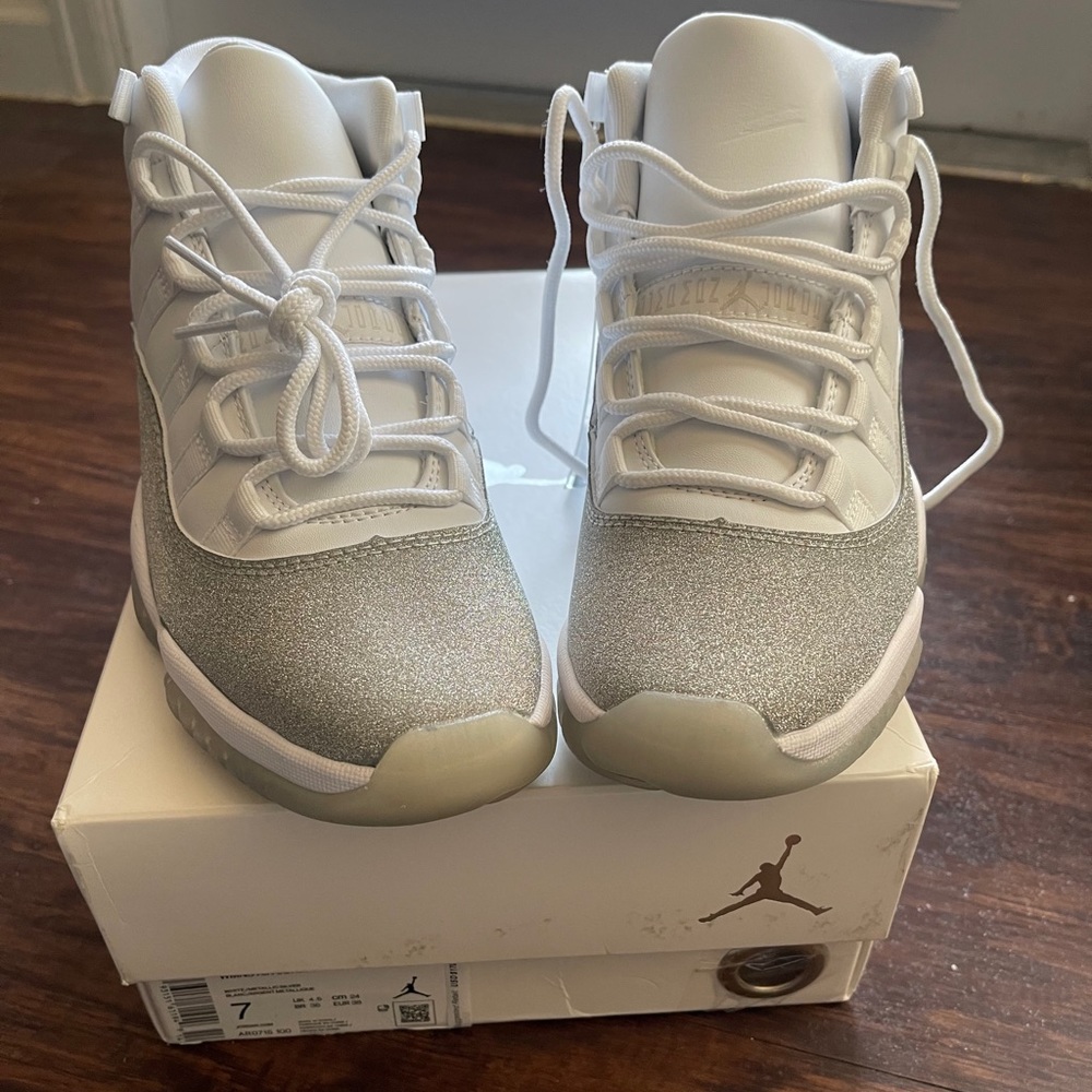 Women’s Air Jordan Retro 11 - Metallic Silver